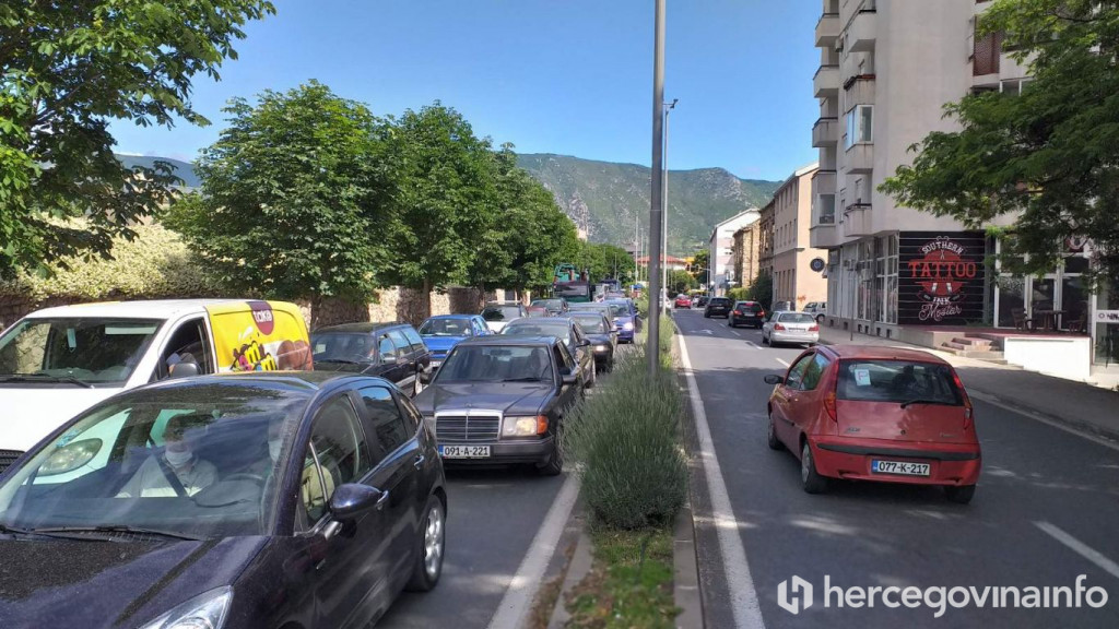 Gužva prometna nesreća automobili Mostar