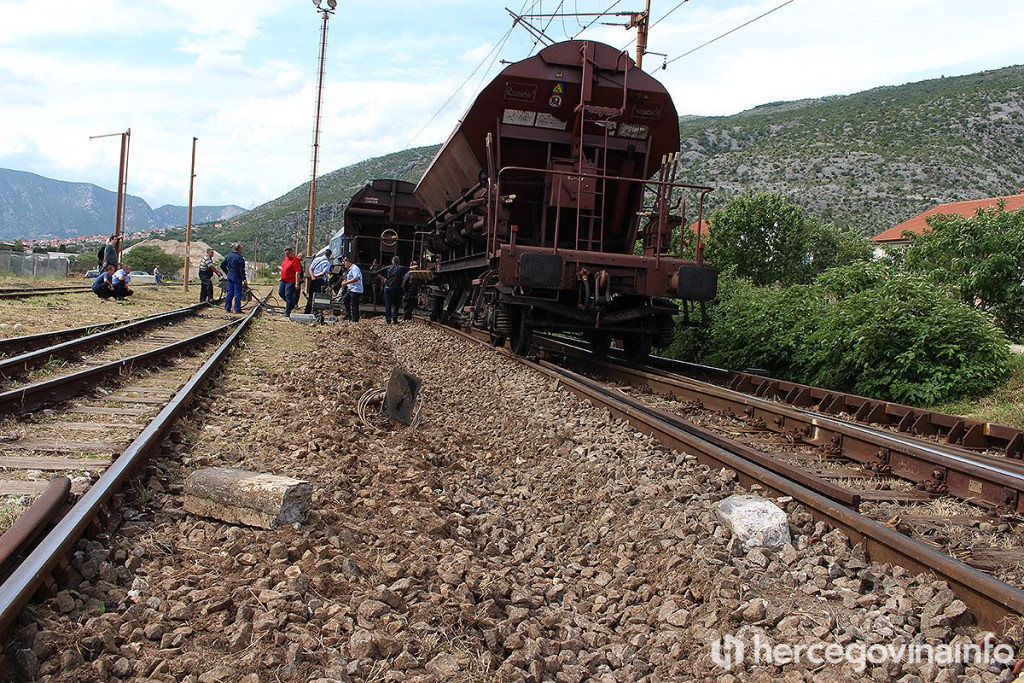 Vagoni iskočili iz tračnica