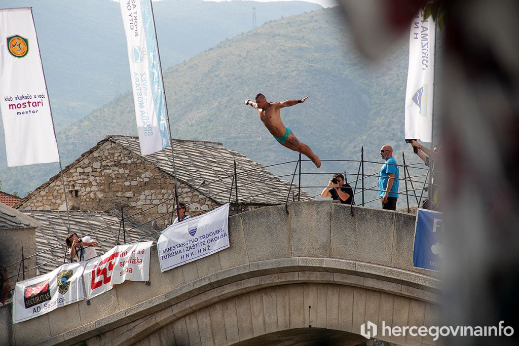 Skok sa Starog mosta