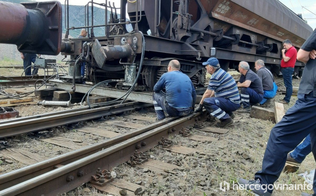 vagoni, željeznice bih, željeznice fbih, željeznička nesreća, Mostar, pruga