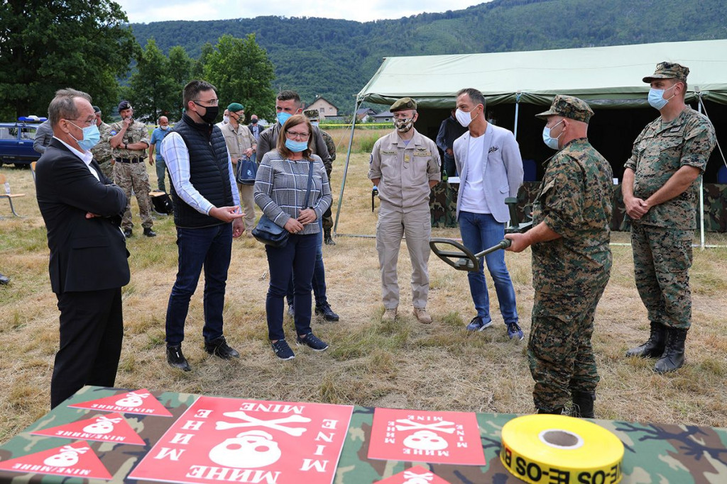 Minstrica Gudeljević u posjeti deminerima u Kalesiji