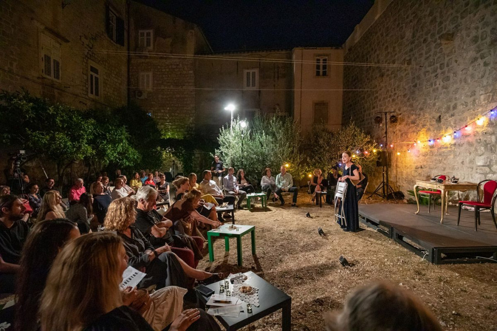 Iz predstave Mara i Kata