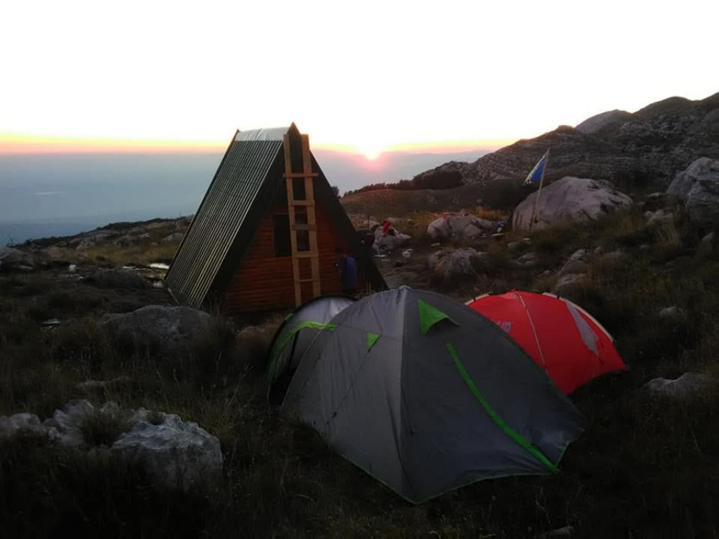 Planinarsko sklonište velež