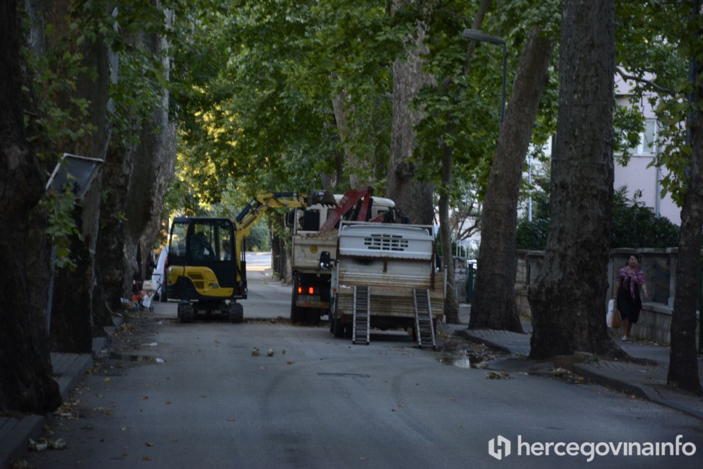 Vodovod radovi na cesti
