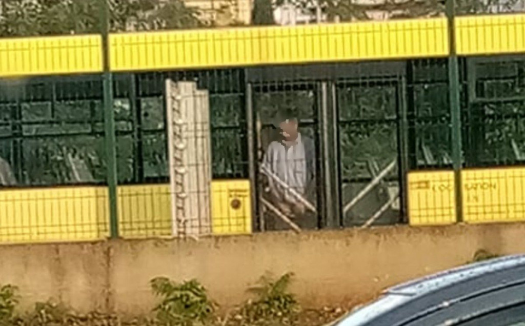 mostar bus, vozač, mostar bus, mokrenje