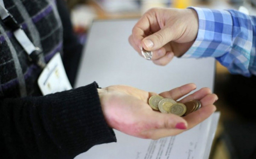 Novac marke prošenje prosjak