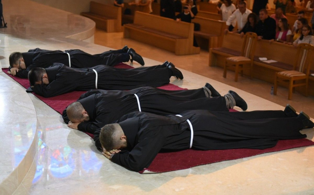 doživotni zavjeti, svećenici