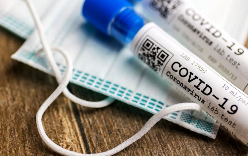 Covid epruveta i maska