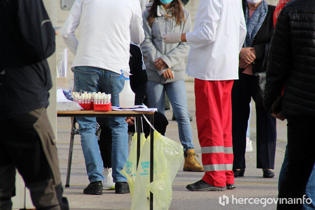 Testiranje koronavirus drive-in