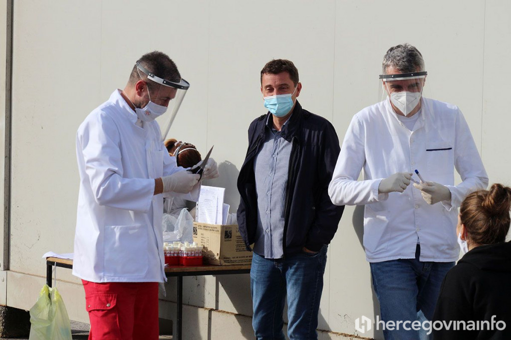 Testiranje koronavirus drive-in