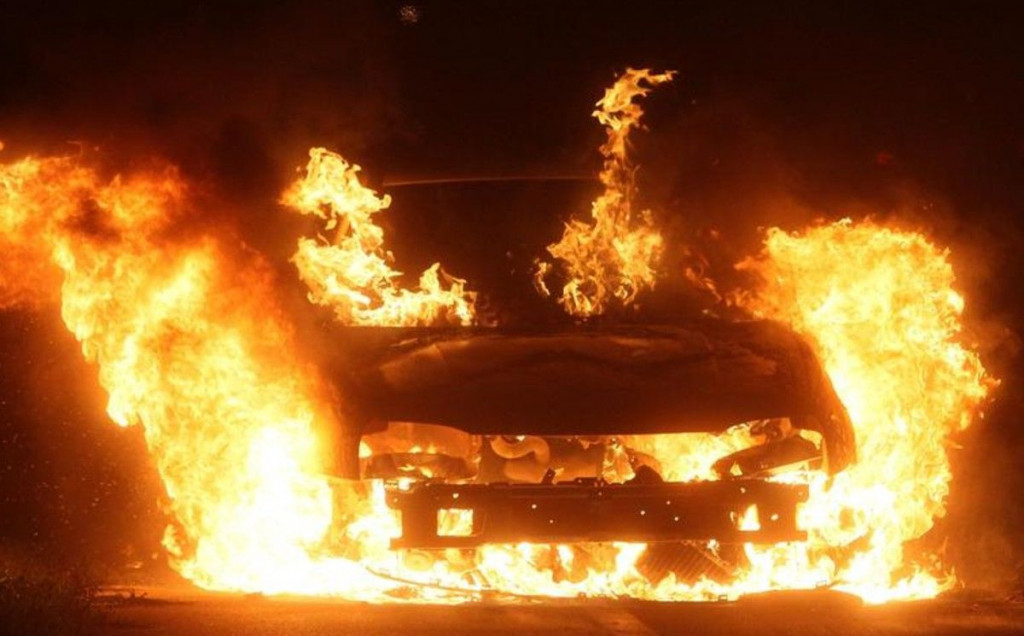 požar, izgorio automobil