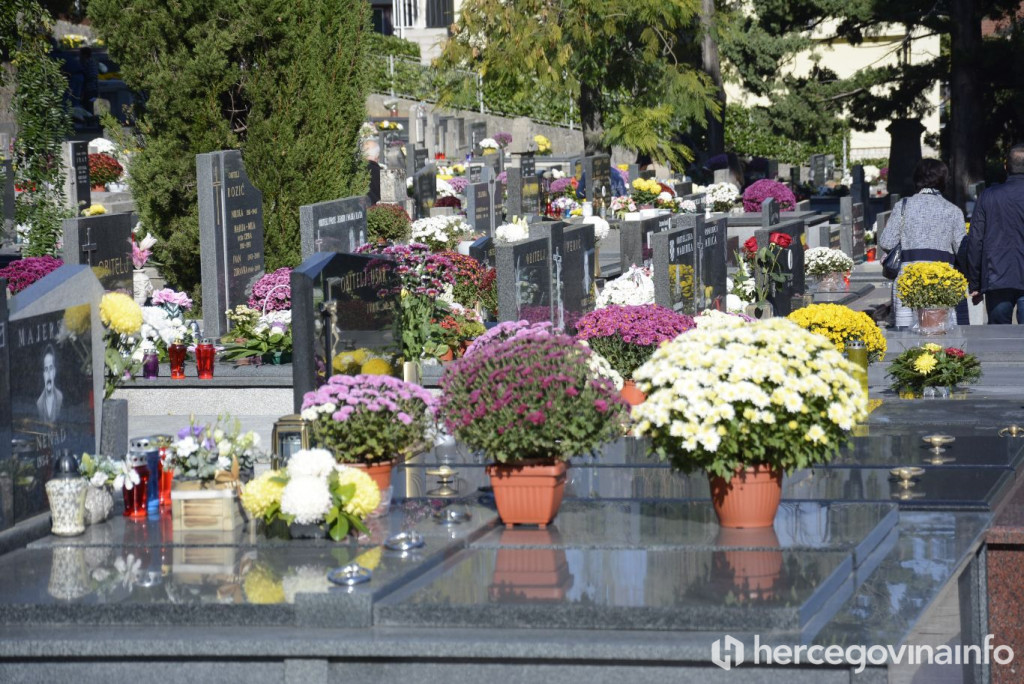 Svi sveti Groblje Masline