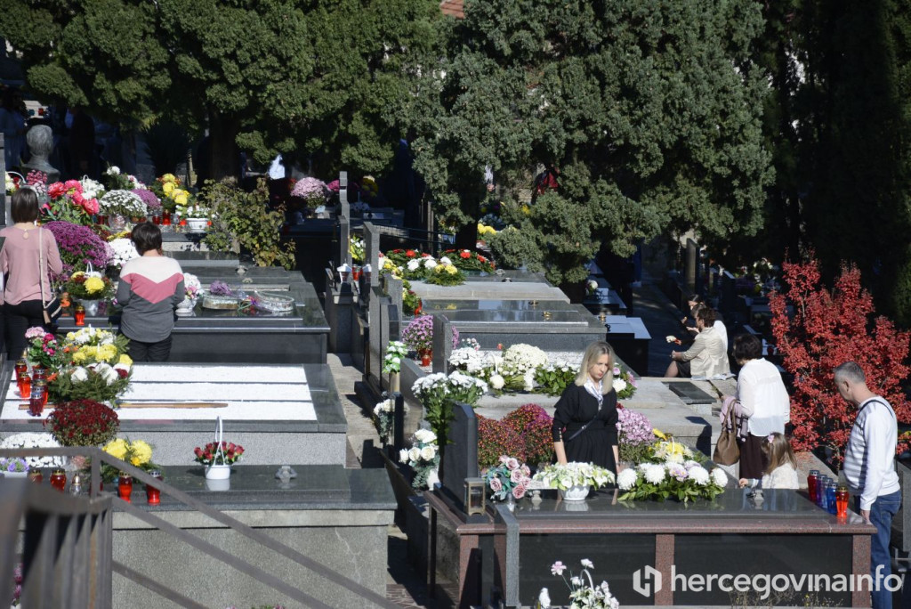 Svi sveti Groblje Masline