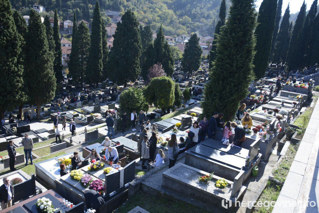 Svi sveti Groblje Masline