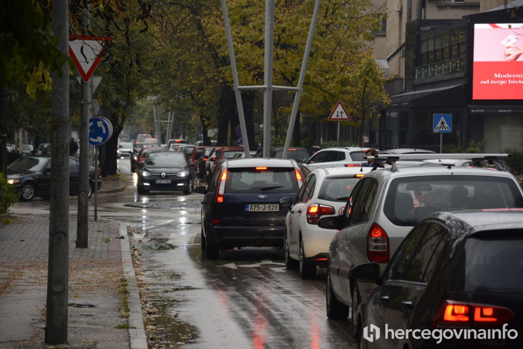 Prometne gužve automobili gužva promet auto