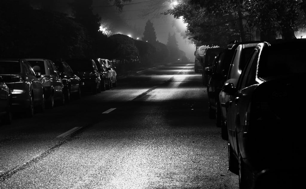Lockdown ulica mrak ograničeno kretanje
