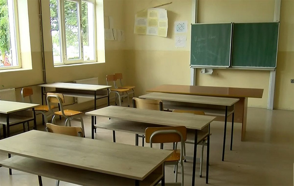 Prazne školske klupe