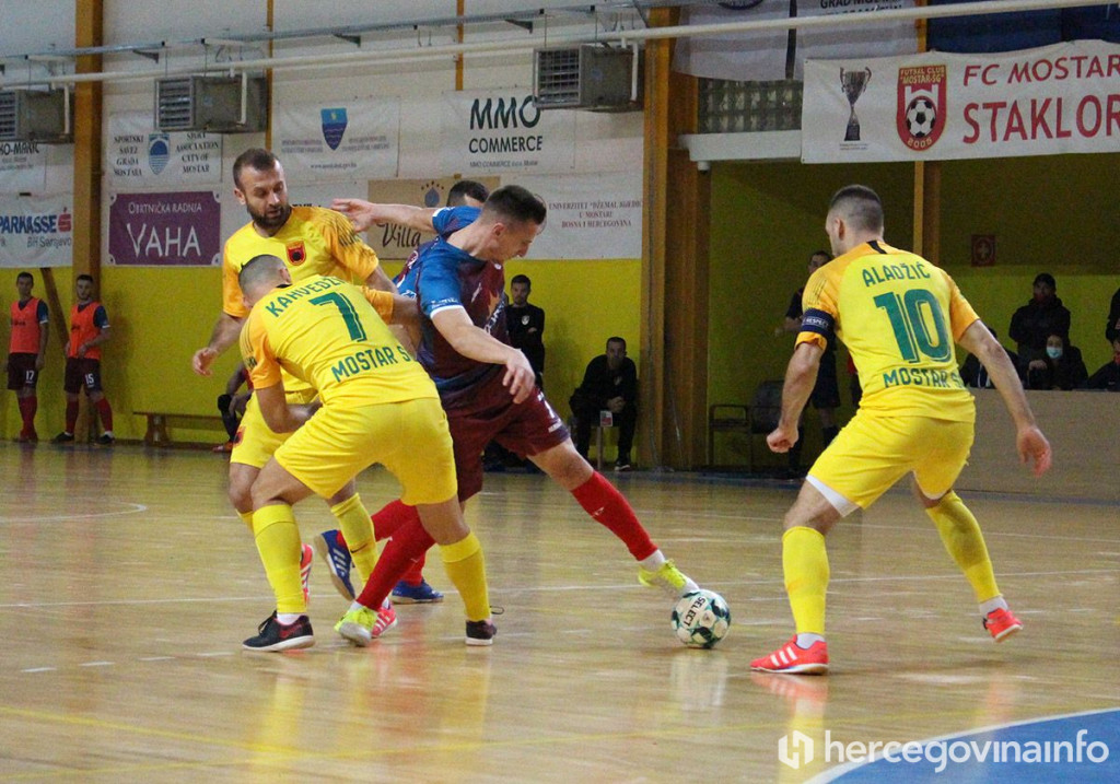 Futsal utakmica Staklorad i Centar