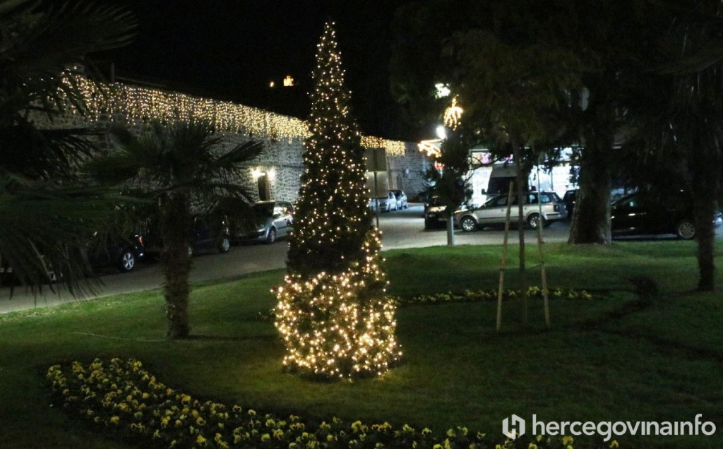Trebinje, božićne lampice, kićenje grada, Trebinje, doček Nove godine