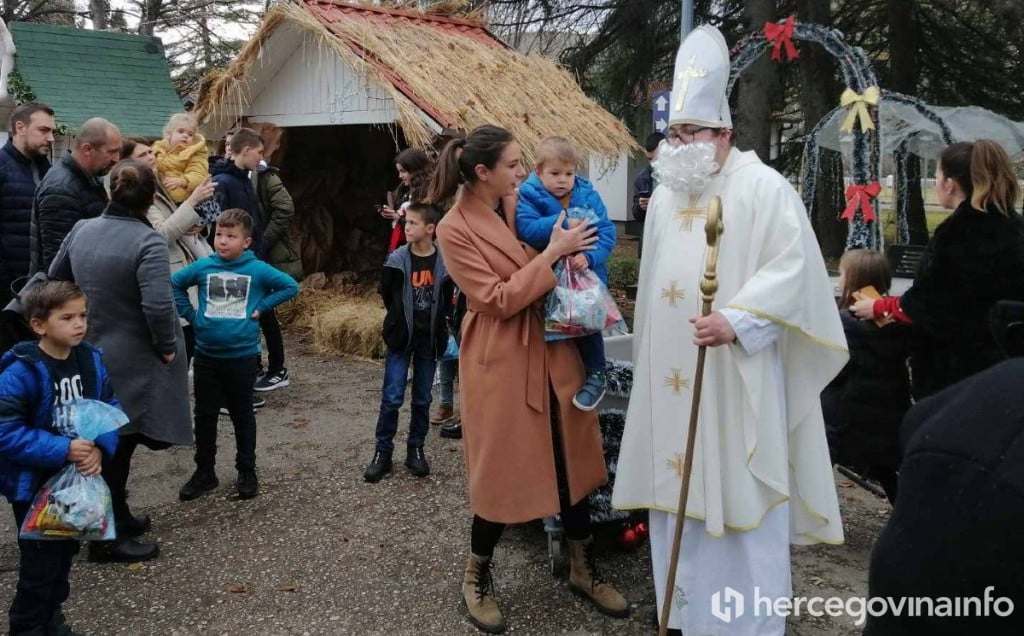 Sveti Nikola Božićni grad Buna