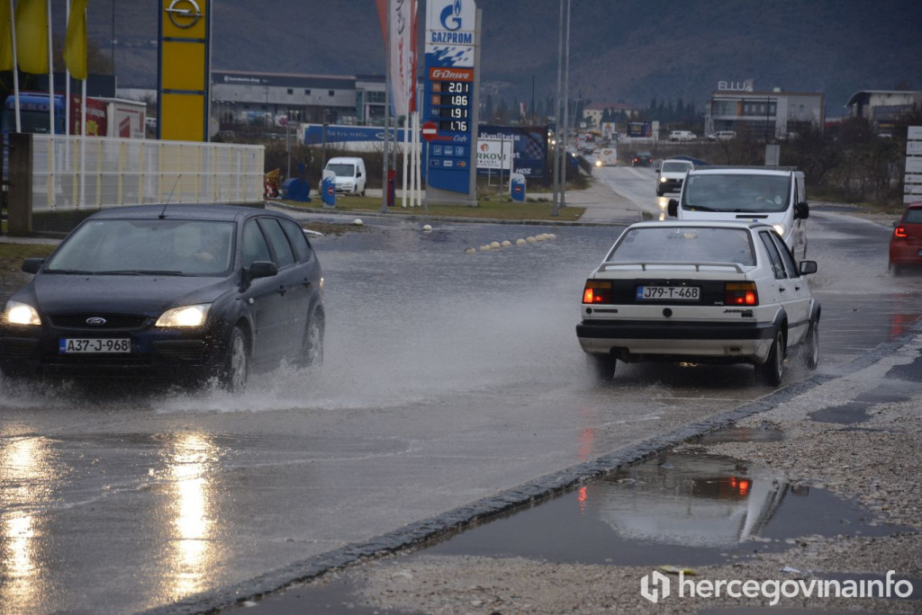 Avijatičarski most jezero voda lokve