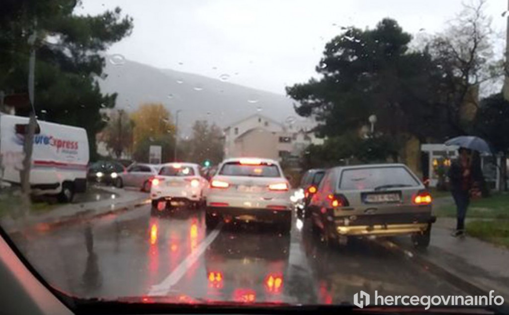 Franjevačka ulica prometni kolaps Mostar