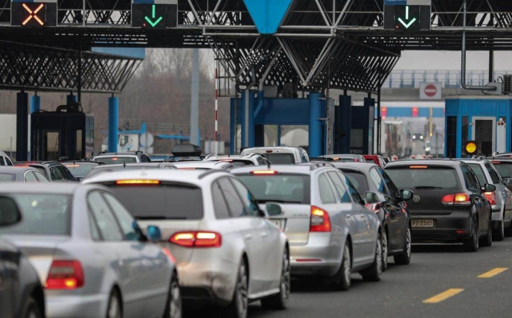 prelazak granice, granični prijelaz, Hercegovina, cijene, trgovina, poskupljenje, Hrvatska, gužve, granica, avionska bomba, Bosna i Hercegovina, Hrvatska, granica, carina, gužve, granični prijelazi, Božić, bihamk, granični prijelaz, stanje na cesta