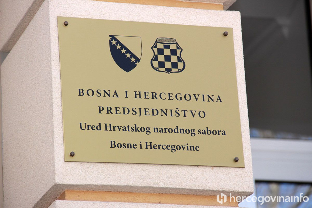 HNS predsjedništvo ploča