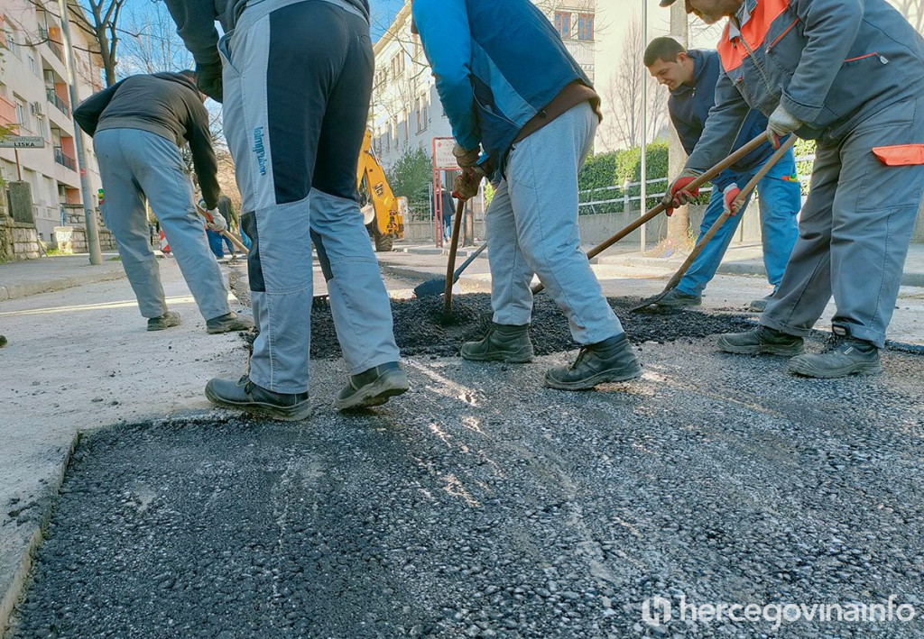 Radovi kod Doma zdravlja