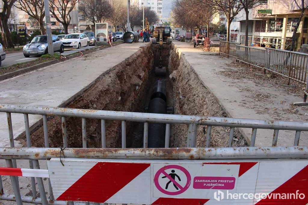 Radovi na kolektoru - Centar 2