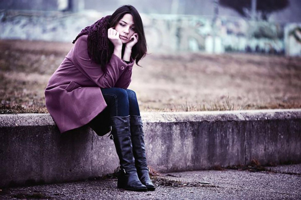 Usamljena djevojka