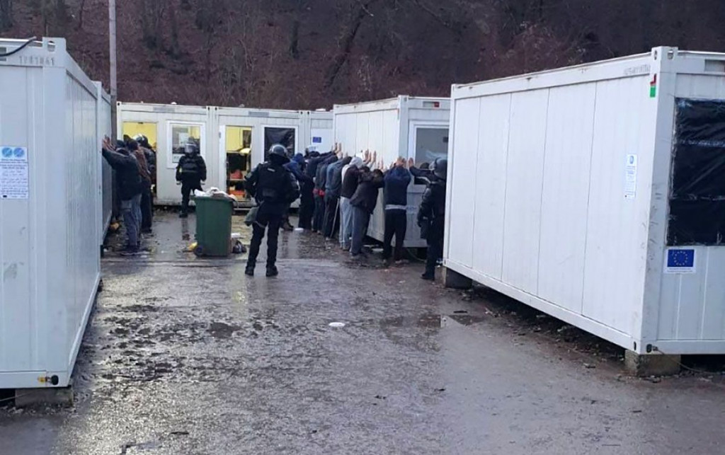 Pretres migrantskog kampa u Blažuju