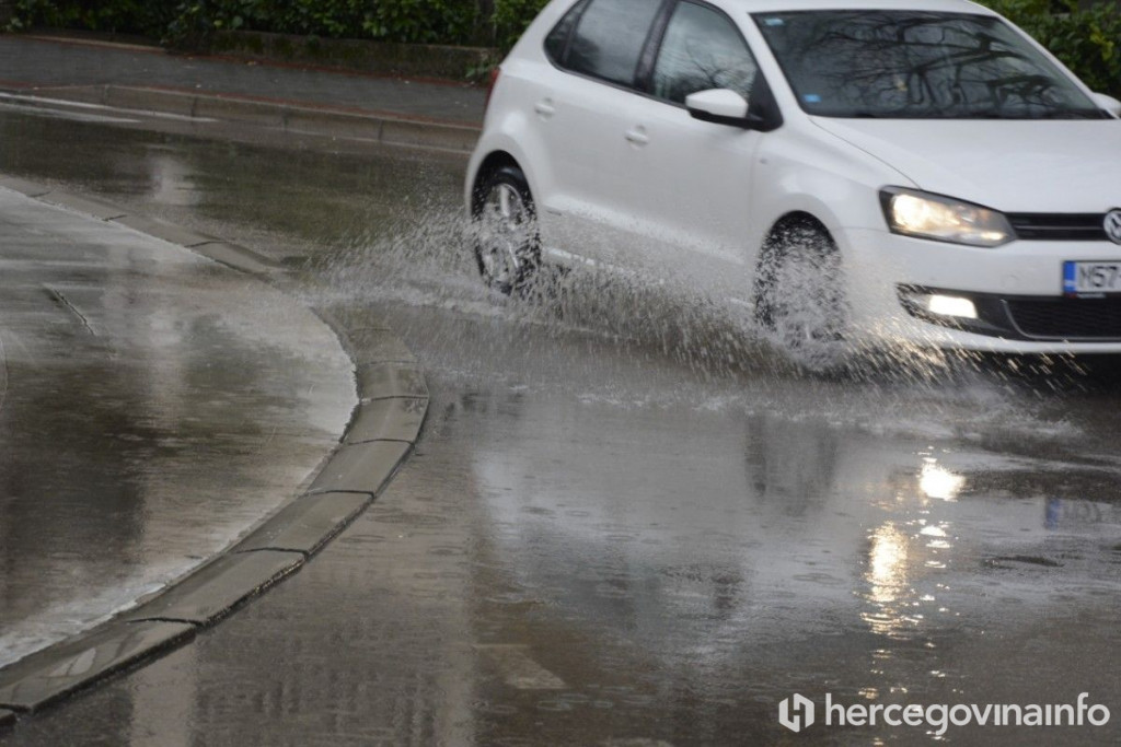 Kružni tok križanje ulica kralja Tvrtka i Stjepana Radića 