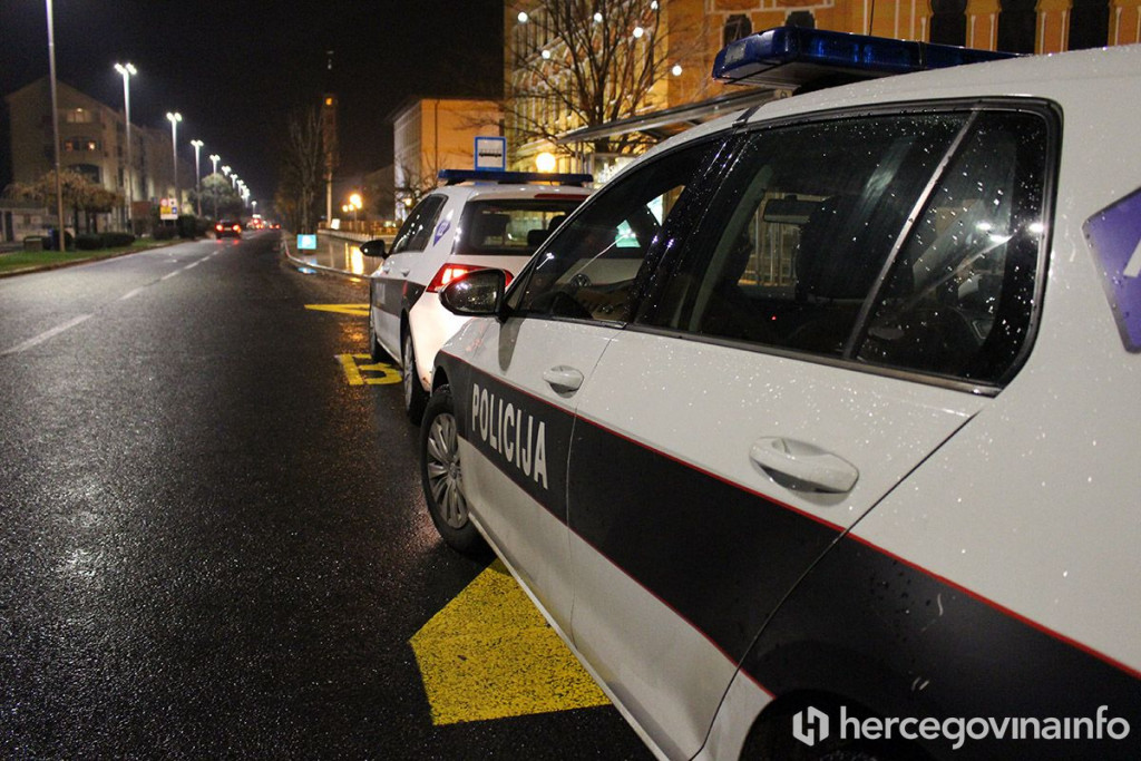 Policija na ulicama Mostara