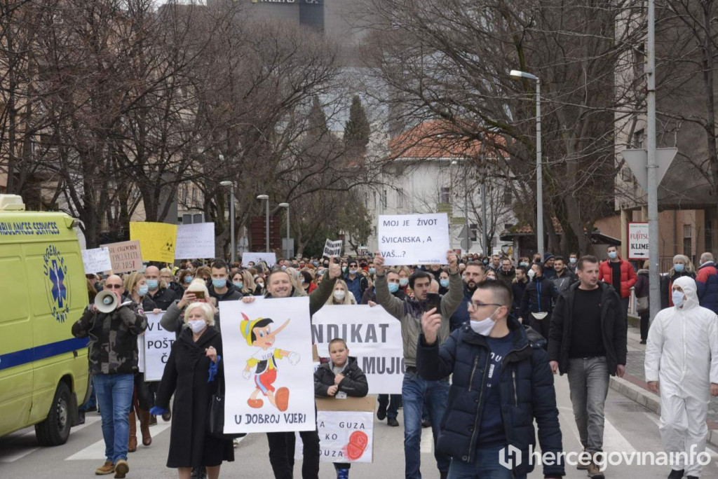 Zdravstveni djelatnici prosvjedi