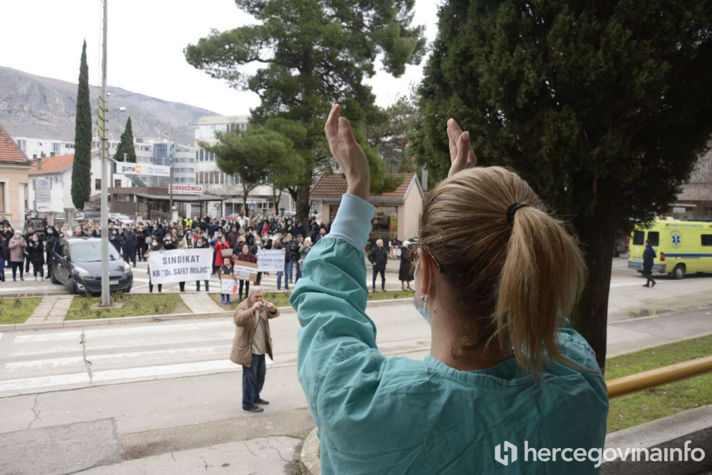 Zdravstveni djelatnici prosvjedi