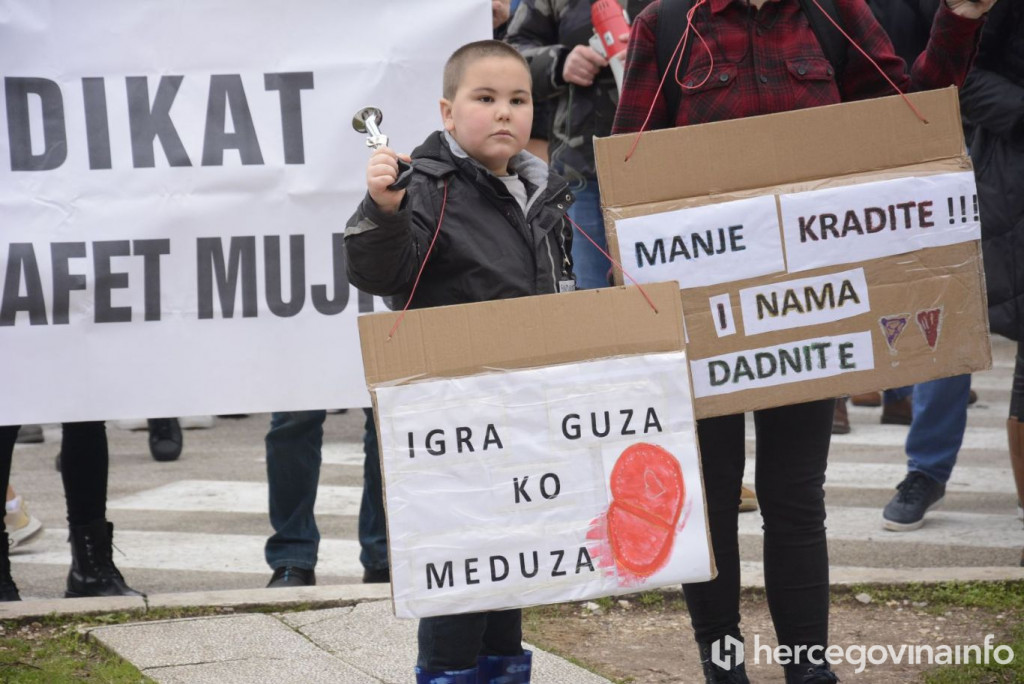 Zdravstveni djelatnici prosvjedi