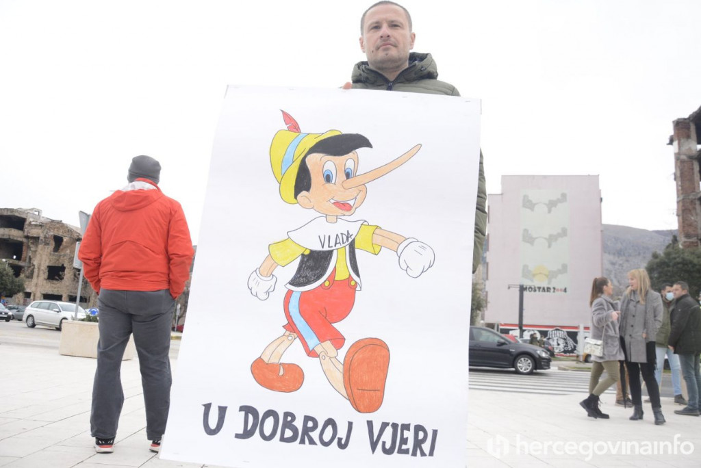 Zdravstveni djelatnici prosvjedi