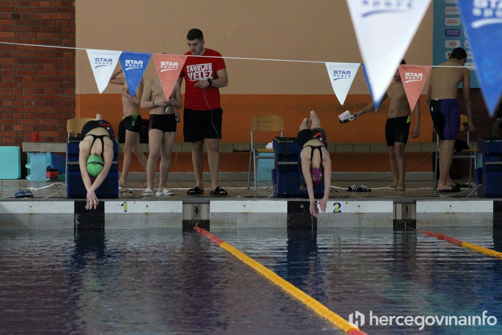 Četvrti veležov plivački kup