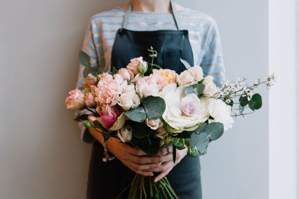 darivanje, dan žena, poklon, buket, cvjećarnica