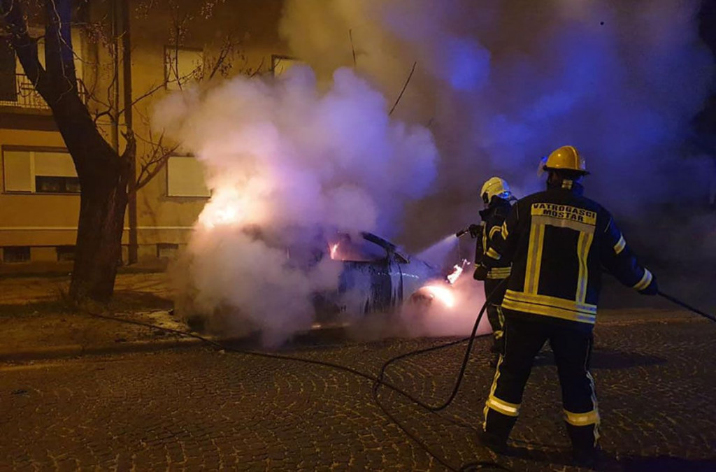 Požar na automobilu u Rodoču