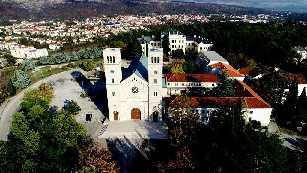 Grad Široki Brijeg, potpora