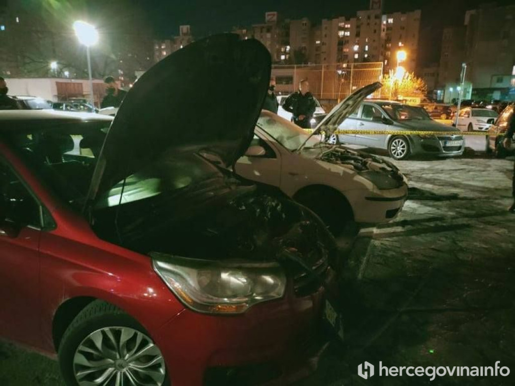 Zapaljeni automobili