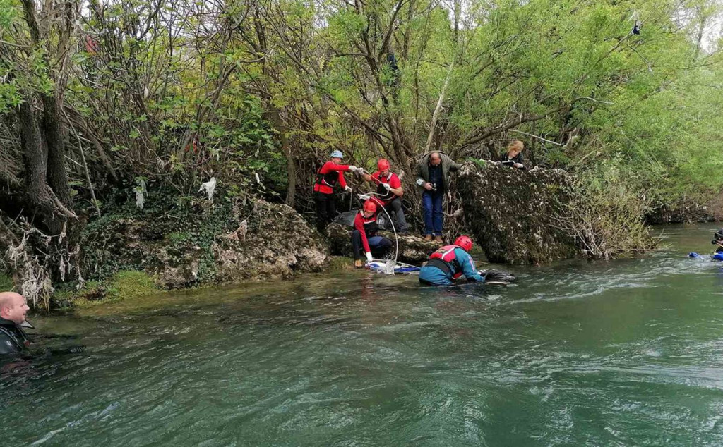 Izvlačenje iz Neretve