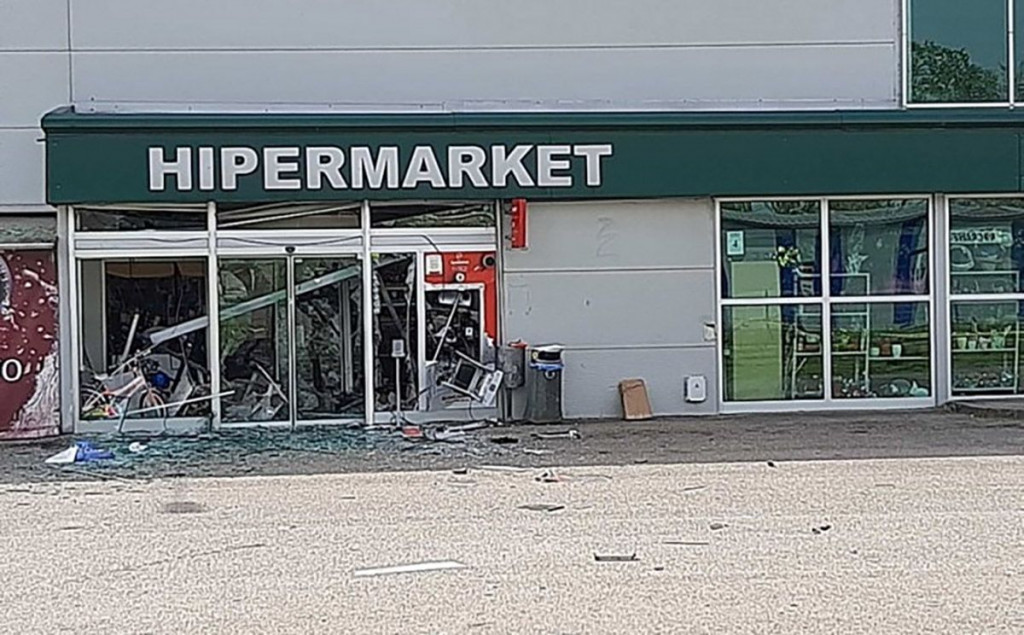 Razneseni bankomat Bingo Modriča