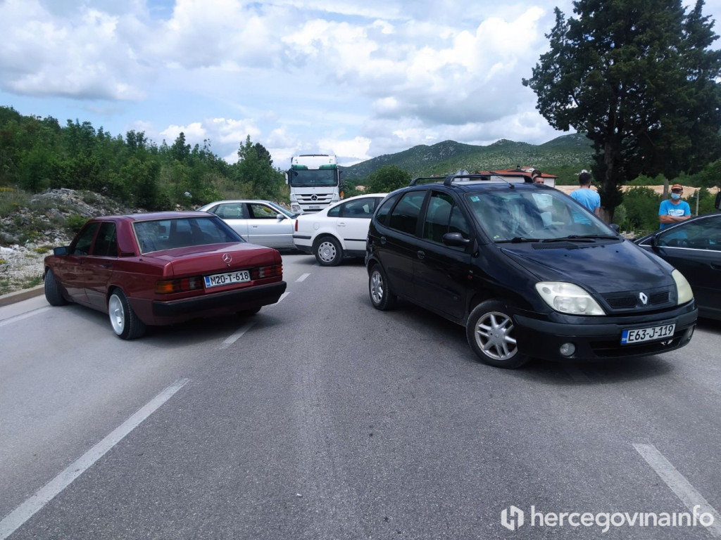 Mještani Zvirovića blokada ceste