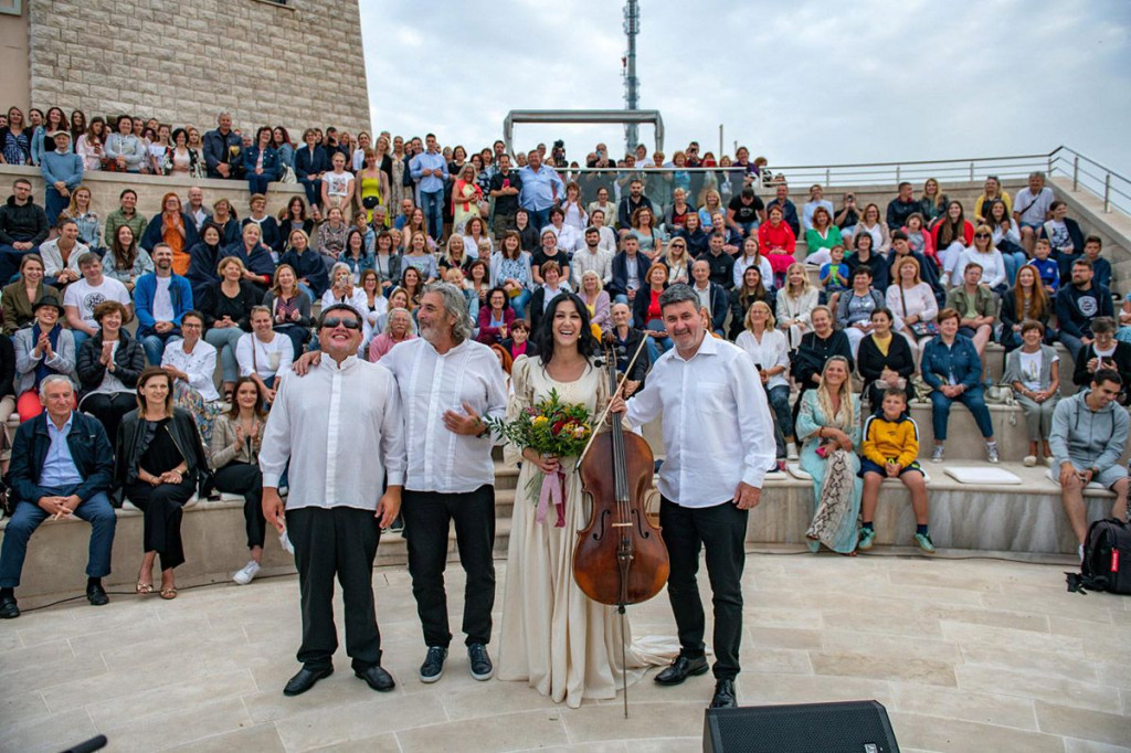 Ana Rucner 2021 pozdrav ljetu