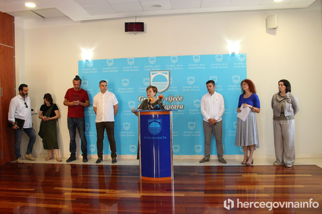 Sve je premostivo konferencija za medije