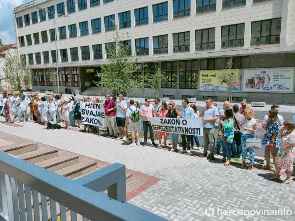 Prosvjed doktora u Mostaru