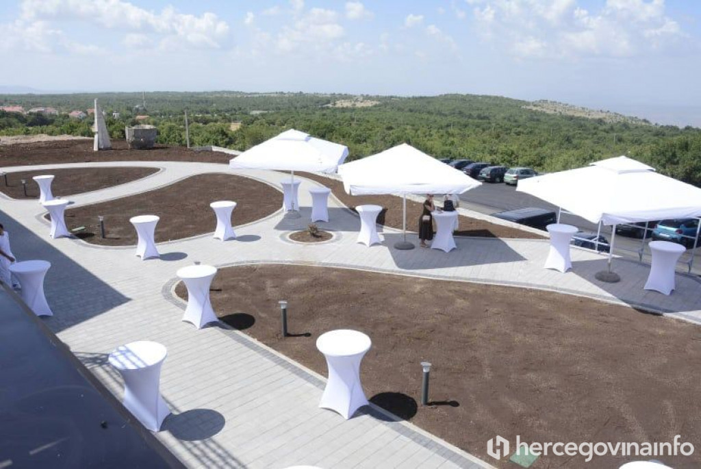 Hotel resort centar za stare Podveležje